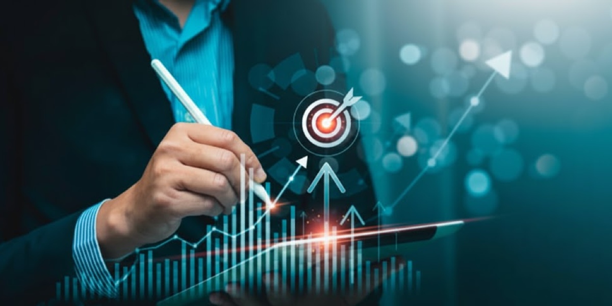 une main ecrit des objectifs sur une tablette avec un graphique en superposition